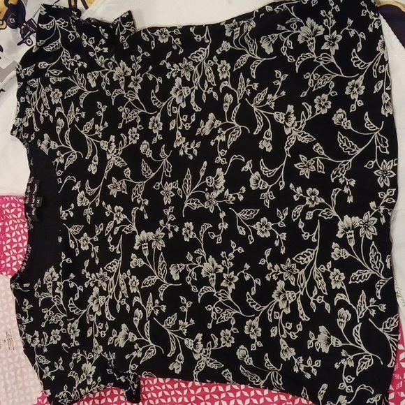 3 EUC Silky, Soft, Luxurious Cap Sleeve/Sleeveless Tops sz M juniors - Picture 2 of 11